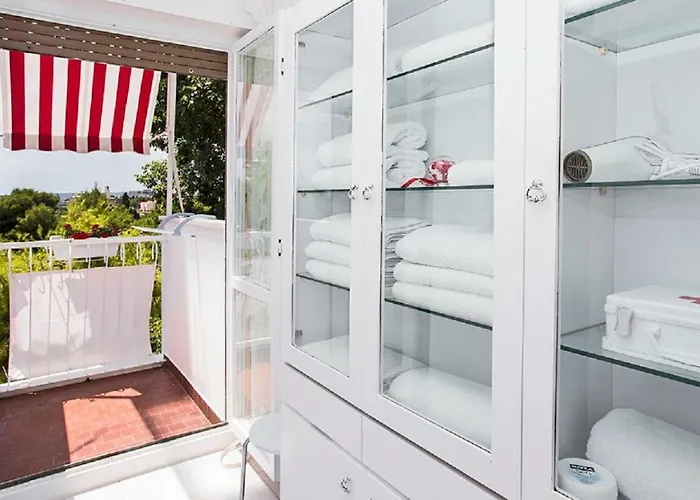 Milana - Cozy With Free Parking Apartmán *