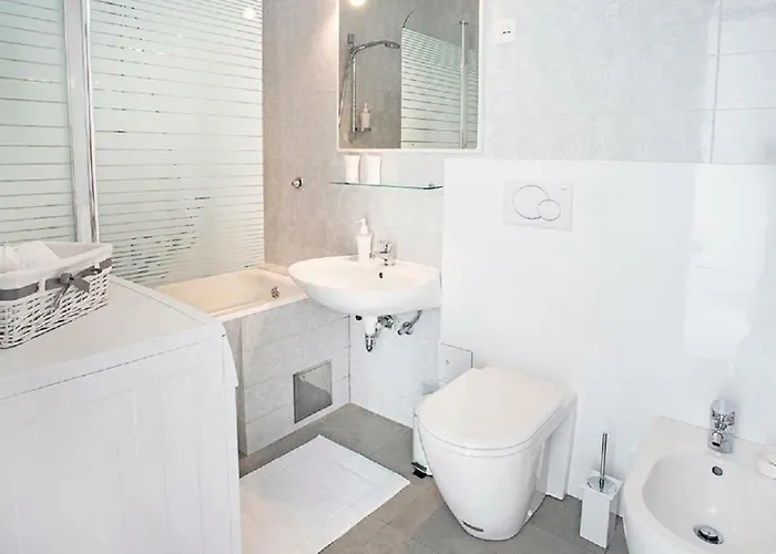 Milana - Cozy With Free Parking * Split