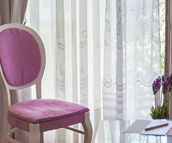 Milana - Cozy With Free Parking *