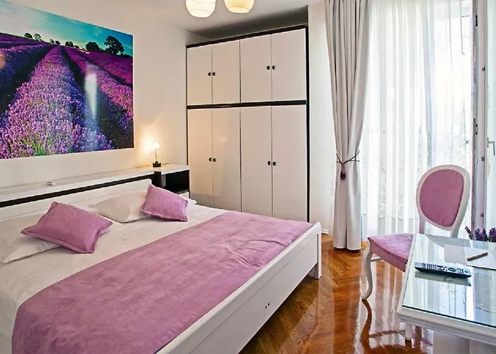 Milana - Cozy With Free Parking *