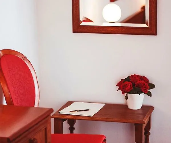 Milana - Cozy With Free Parking Apartment