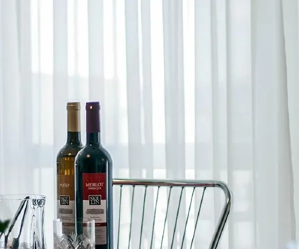 Milana - Cozy With Free Parking Apartment *