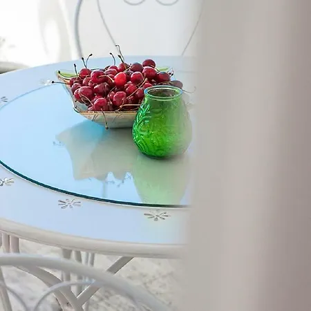 Milana - Cozy With Free Parking Split