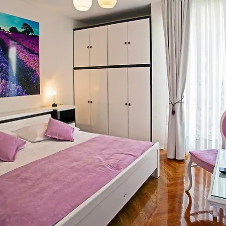 Milana - Cozy With Free Parking *