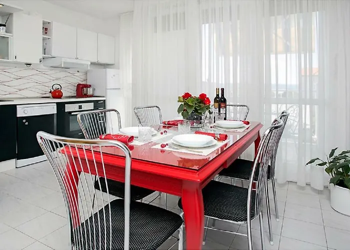 Appartement Milana - Cozy With Free Parking