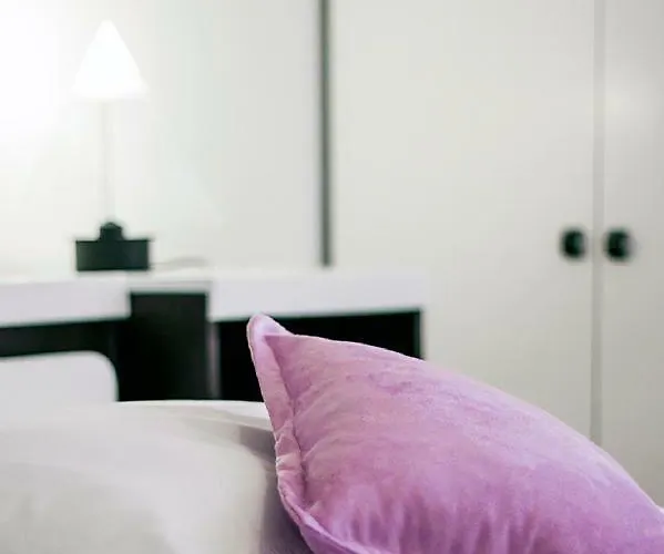 Milana - Cozy With Free Parking Appartement Split