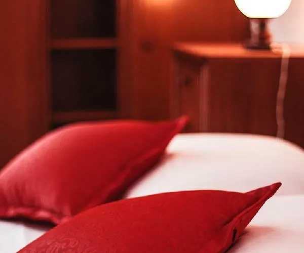 Milana - Cozy With Free Parking * Split